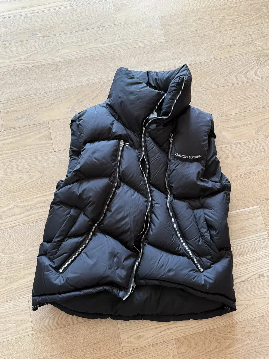 THE MUSEUM VISITOR | 더뮤지엄비지터 The Museum Visitor ROUND